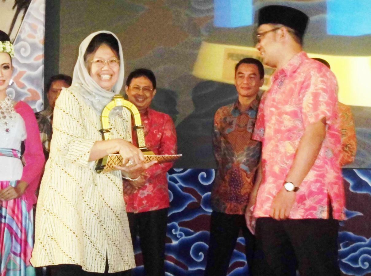 Rumah Tawa Hotel Syariah Бандунг Екстериор снимка